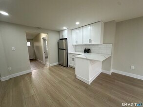 49 Dodgingtown Rd in Newtown, CT - Building Photo - Building Photo