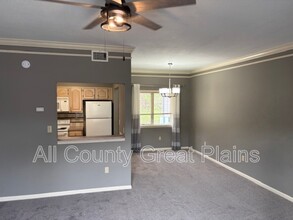 5206 Foster Ave in Mission, KS - Foto de edificio - Building Photo