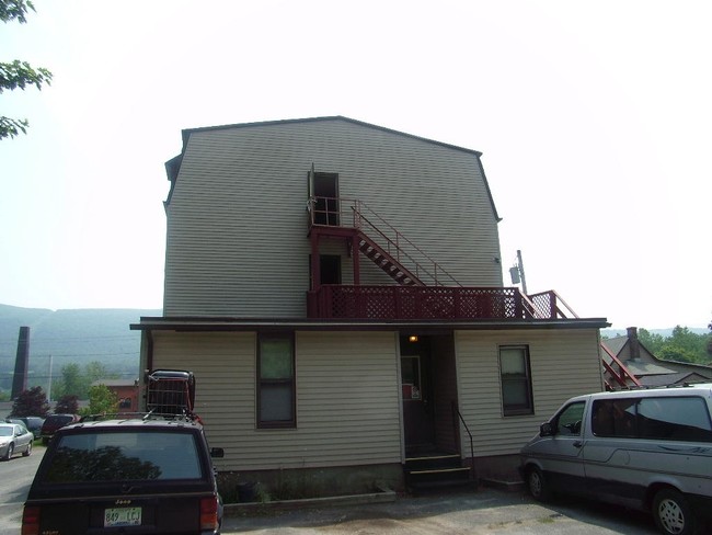 106 Howland Ave in Adams, MA - Building Photo - Building Photo