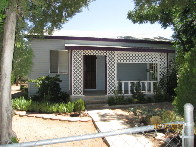 502 E 7th St in Benson, AZ - Foto de edificio - Building Photo