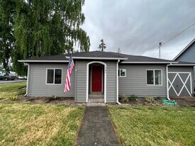 589 Church St in Dayton, OR - Building Photo