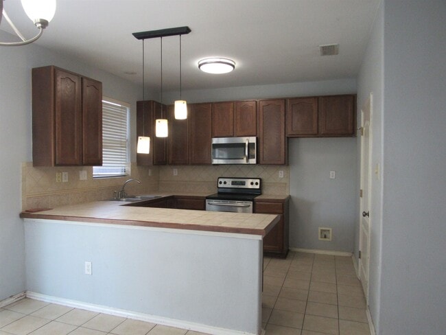 9310 Albany Dr in Laredo, TX - Foto de edificio - Building Photo