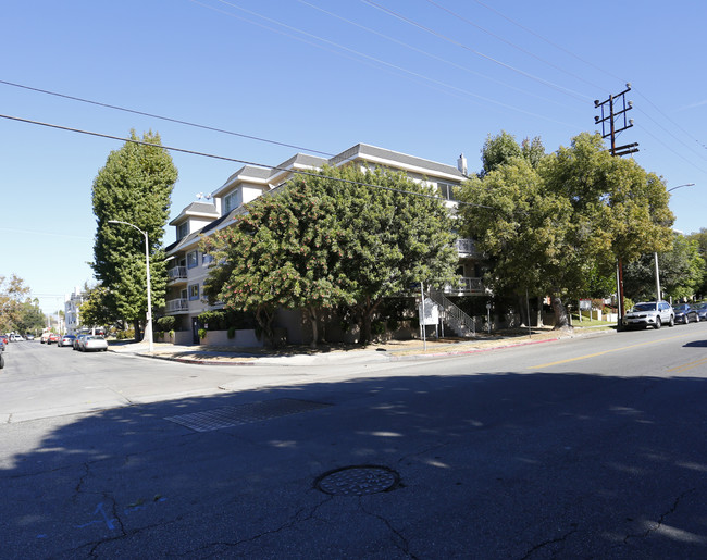 10853 Camarillo St in Toluca Lake, CA - Building Photo - Building Photo