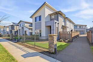 16536 SE Pleasant Vly Pkwy in Happy Valley, OR - Building Photo