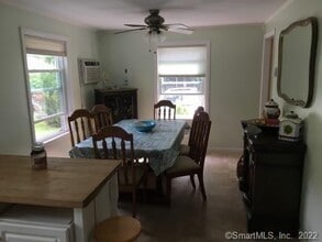 72 Hillcrest Rd in East Lyme, CT - Building Photo - Building Photo
