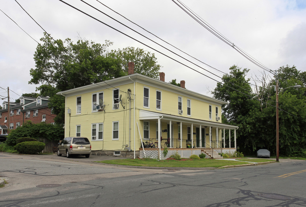 48 Sumner St in Milford, MA - Foto de edificio