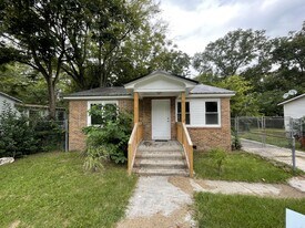 815 N Commander St in Florence, SC - Building Photo