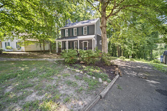 1310 Manders Knoll Ct in Midlothian, VA - Foto de edificio - Building Photo