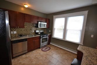 105 Radcliffe Ave in Providence, RI - Foto de edificio - Building Photo