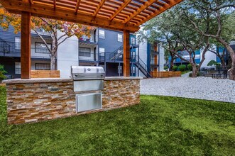 Hawke Apartment Homes in Irving, TX - Building Photo - Building Photo