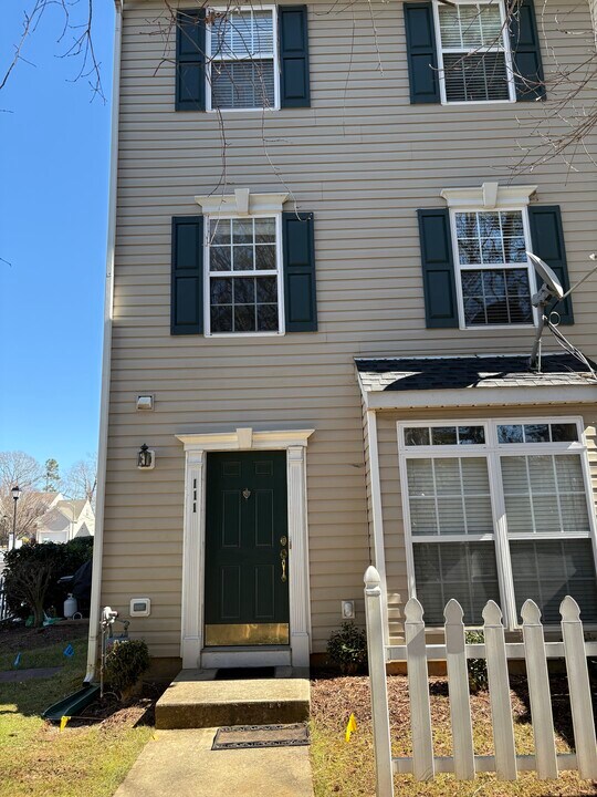 2610 Ivory Run Way, Unit 111 in Raleigh, NC - Foto de edificio