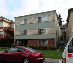 1330 W 14th Ave in Vancouver, BC - Building Photo