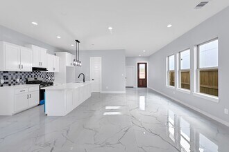 90 Burress St in Houston, TX - Building Photo - Building Photo