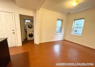 93A Hillside St in Boston, MA - Building Photo - Building Photo