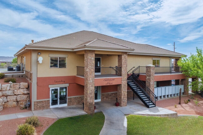 Red Rock Ridge Student Housing in Saint George, UT - Foto de edificio - Building Photo