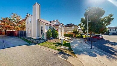 1284 Giffen Pl in Santa Rosa, CA - Building Photo - Building Photo