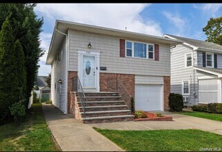 2282 Saratoga St in Oceanside, NY - Building Photo - Building Photo