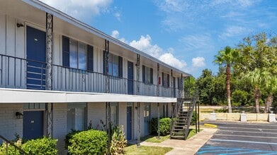 Gulf View Apartments | Remodeled! in Biloxi, MS - Building Photo - Building Photo