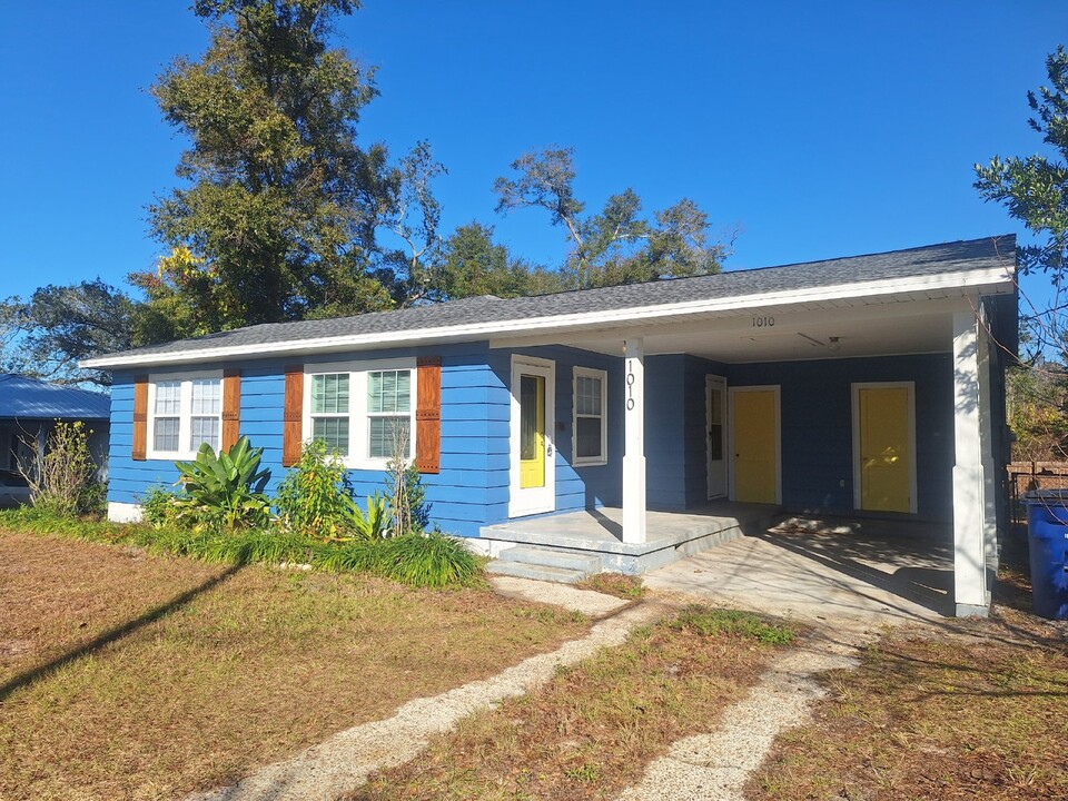 1010 W 12th Ct in Panama City, FL - Foto de edificio