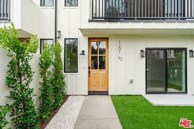 1201 N McCadden Pl in Los Angeles, CA - Building Photo - Building Photo