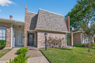 4426 Basswood Ln in Bellaire, TX - Building Photo - Building Photo