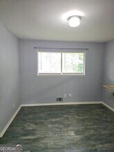 5690 Deerfield Ct in College Park, GA - Foto de edificio - Building Photo