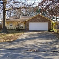 2972 N John Wayne Dr in Fayetteville, AR - Building Photo