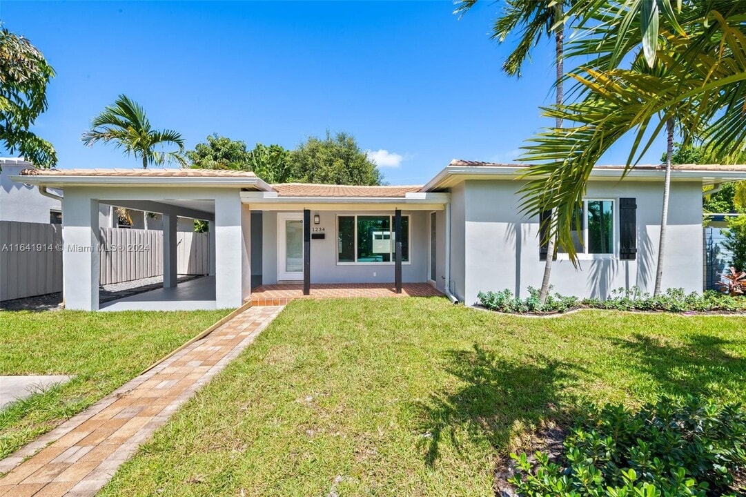 1234 N Victoria Park Rd in Fort Lauderdale, FL - Building Photo