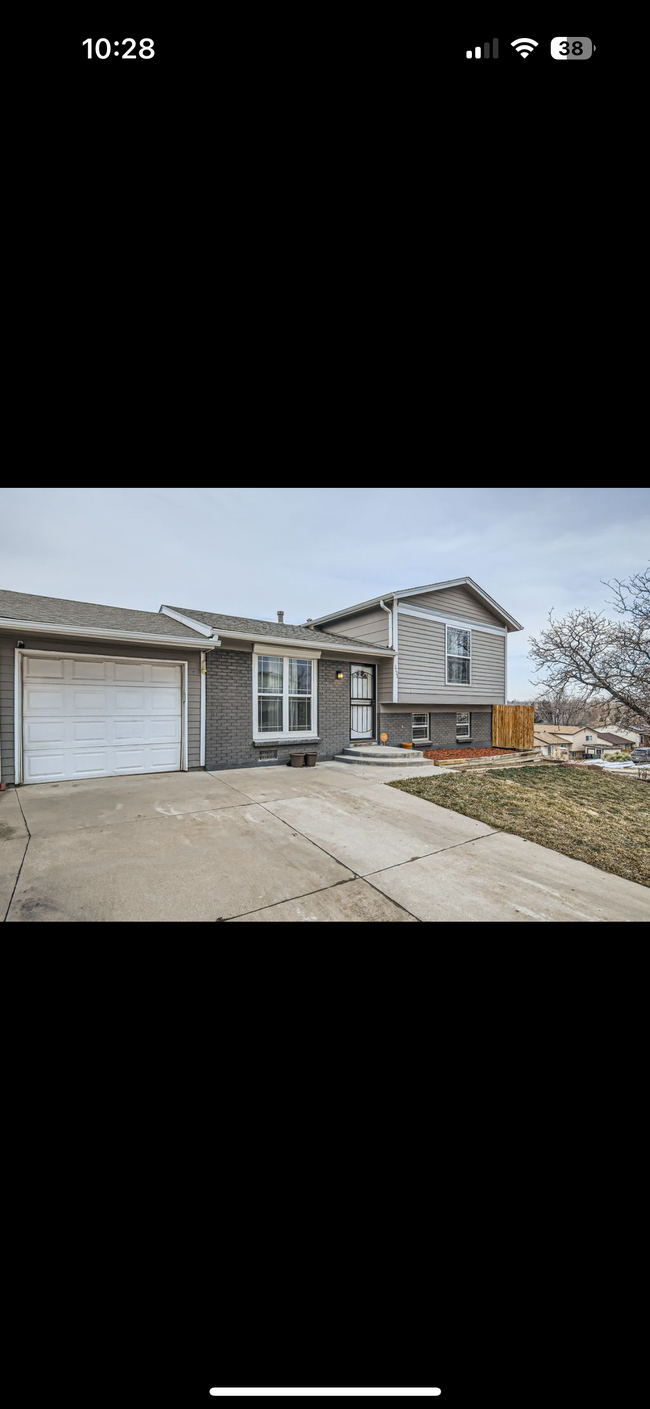 2723 E 96th Way in Thornton, CO - Foto de edificio - Building Photo