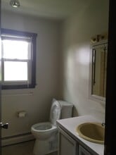 20 Rham Rd in Hebron, CT - Foto de edificio - Building Photo