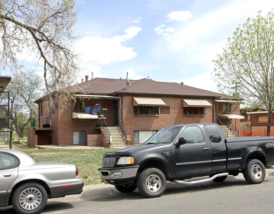 1966 Beeler St in Aurora, CO - Building Photo