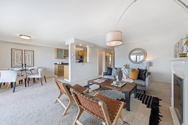 701 122nd Ave NE, Unit Unit 305 in Bellevue, WA - Foto de edificio - Building Photo