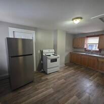 200 Main St in Claremont, NH - Building Photo