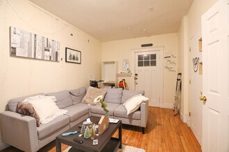 322 St Paul St, Unit 1 in Brookline, MA - Building Photo - Building Photo