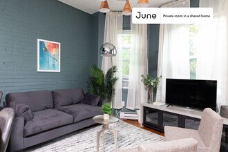 Private bedroom in 3 bed/1 bath Home in Boston, MA - Building Photo - Building Photo