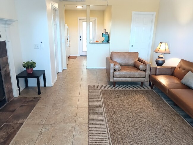 1620 1/4 York Dr in Vista, CA - Foto de edificio - Building Photo