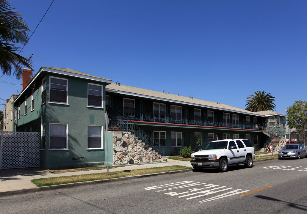 3223 E 3rd St in Long Beach, CA - Building Photo