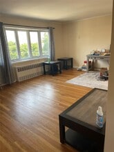 200-04 15th Rd in Queens, NY - Foto de edificio - Building Photo