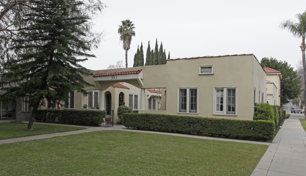 501 W Whiting Ave in Fullerton, CA - Building Photo