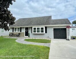 1414 Treeneedle Rd in Point Pleasant, NJ - Building Photo