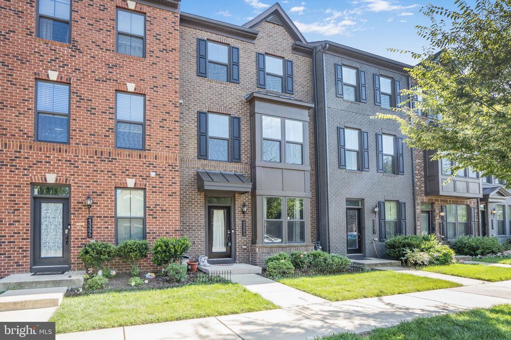 43393 Charitable St in Ashburn, VA - Building Photo