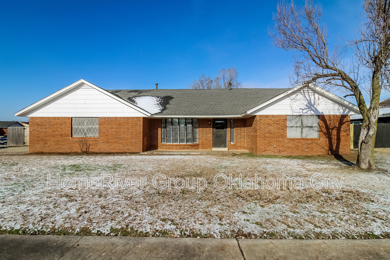 3813 Teresa Dr in Moore, OK - Building Photo