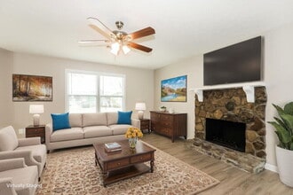 1316 Candlelite Ln in Snellville, GA - Foto de edificio - Building Photo