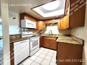 916 Lake Destiny Rd in Altamonte Springs, FL - Building Photo - Building Photo