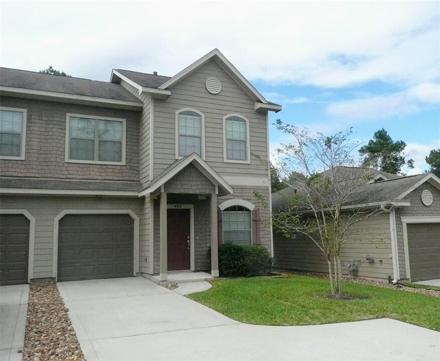 42 Woodland Hills Dr in Conroe, TX - Building Photo