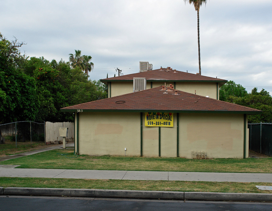 385 N Calaveras St in Fresno, CA - Building Photo