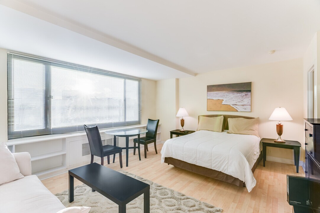 1011 Arlington Blvd, Unit 802 in Arlington, VA - Building Photo