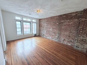 173 Winnisimmet St, Unit 3 in Chelsea, MA - Building Photo - Building Photo