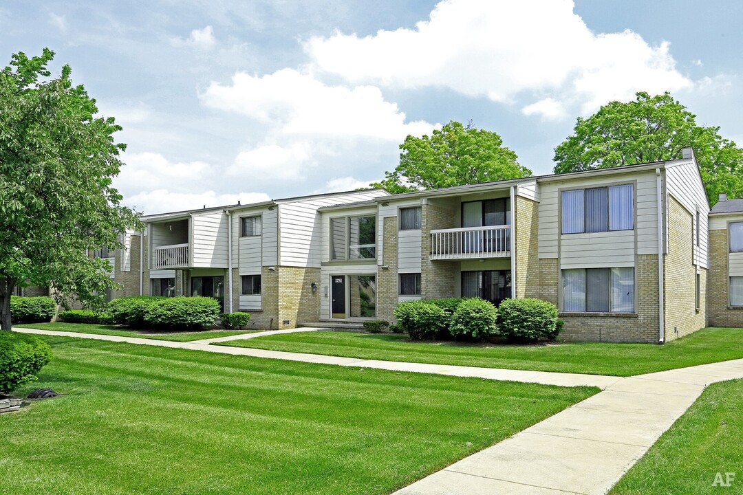 Legacy Place Apartments - Southfield, MI in Southfield, MI - Building Photo