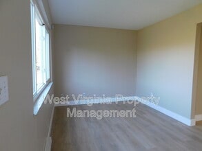 98 Goodman Dr in Beckley, WV - Foto de edificio - Building Photo